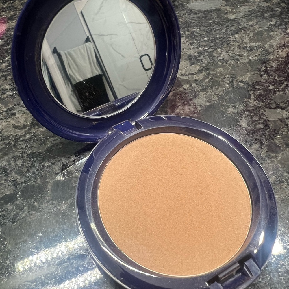 MAC Sun Dipped Prolongwear Bronzing Powder